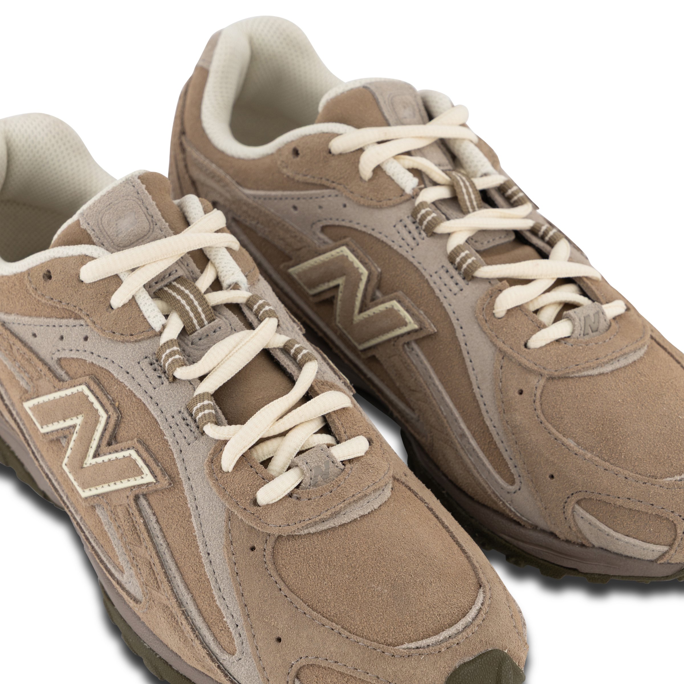 New Balance 204L sneakers in Mushroom/Arid Stone | Hype DC