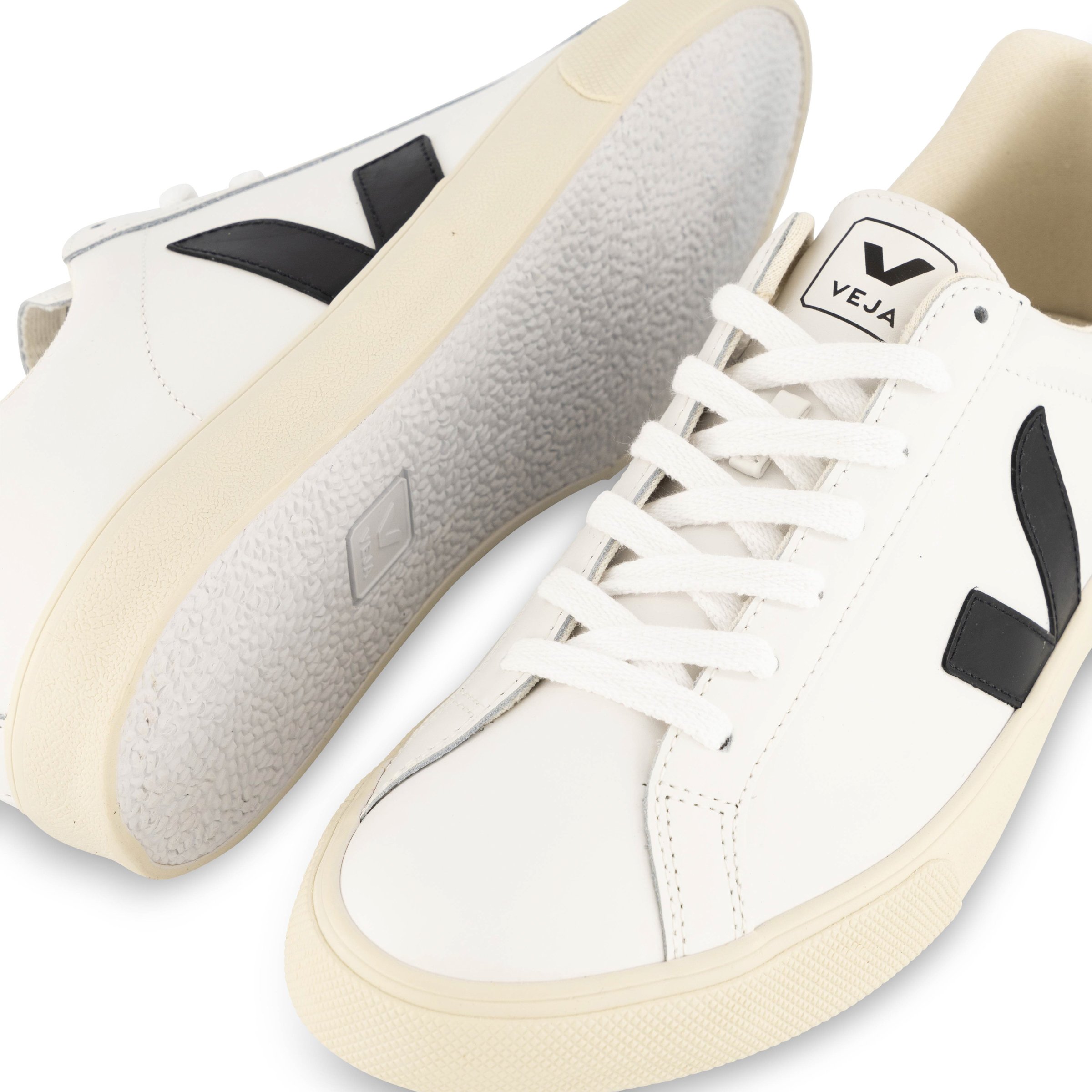 Veja esplar hot sale white black