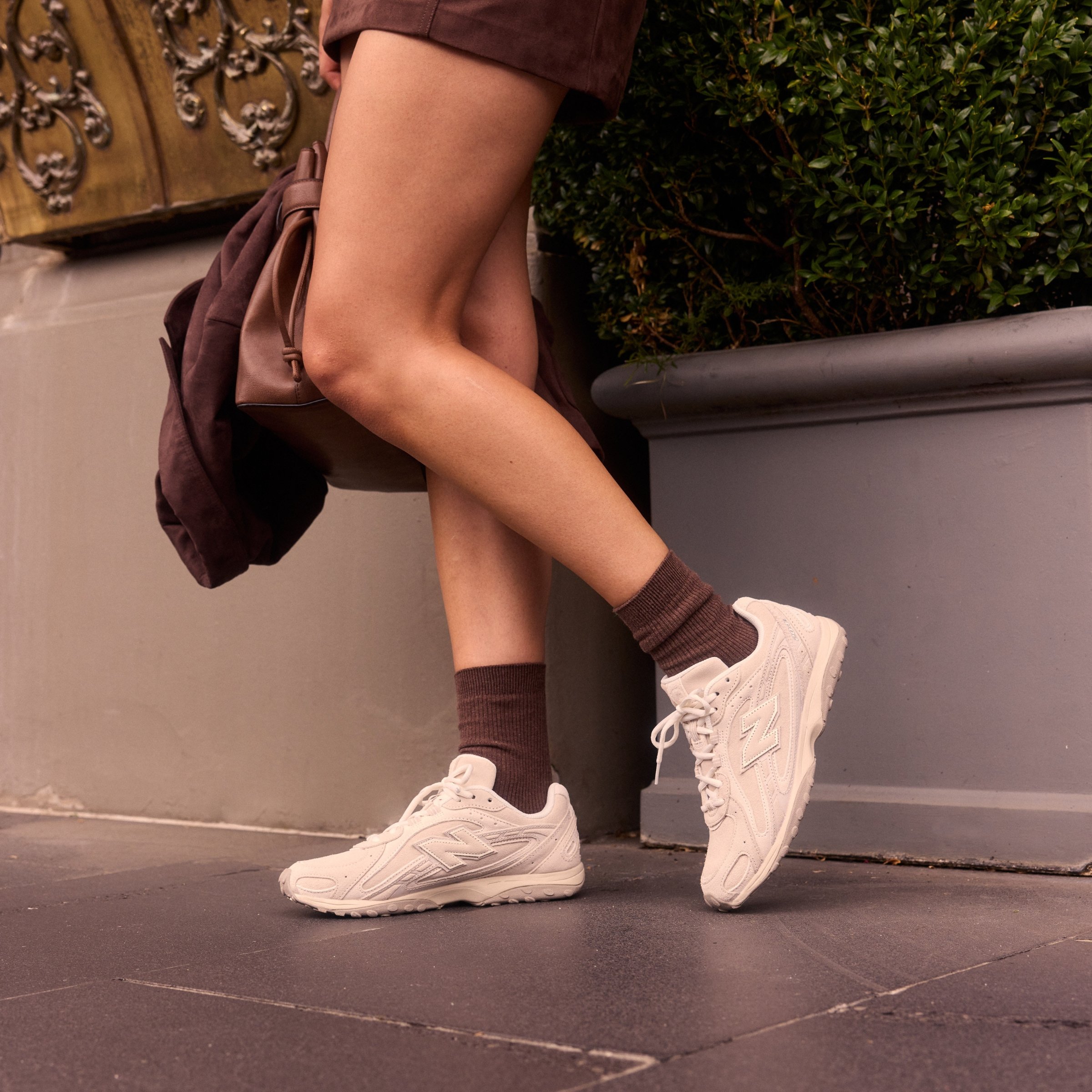 New Balance 204L sneakers in Timberwolf Linen | Hype DC