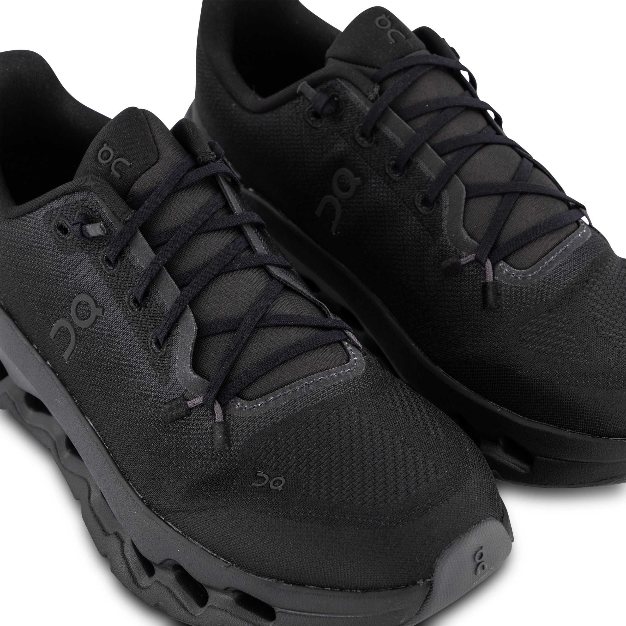 On Cloudtilt sneakers in Eclipse & Black | Hype DC