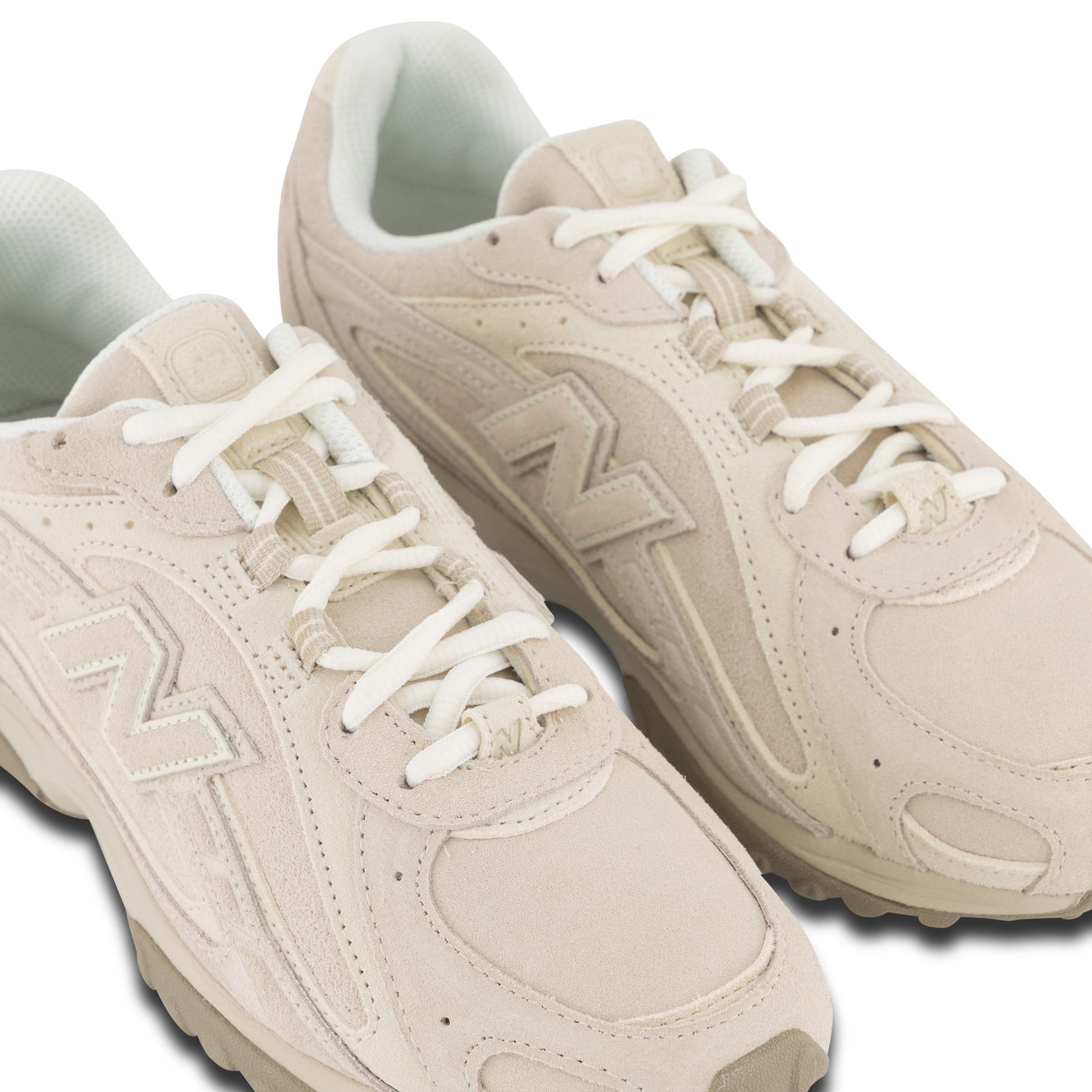 New Balance 204L sneakers in Timberwolf Linen | Hype DC
