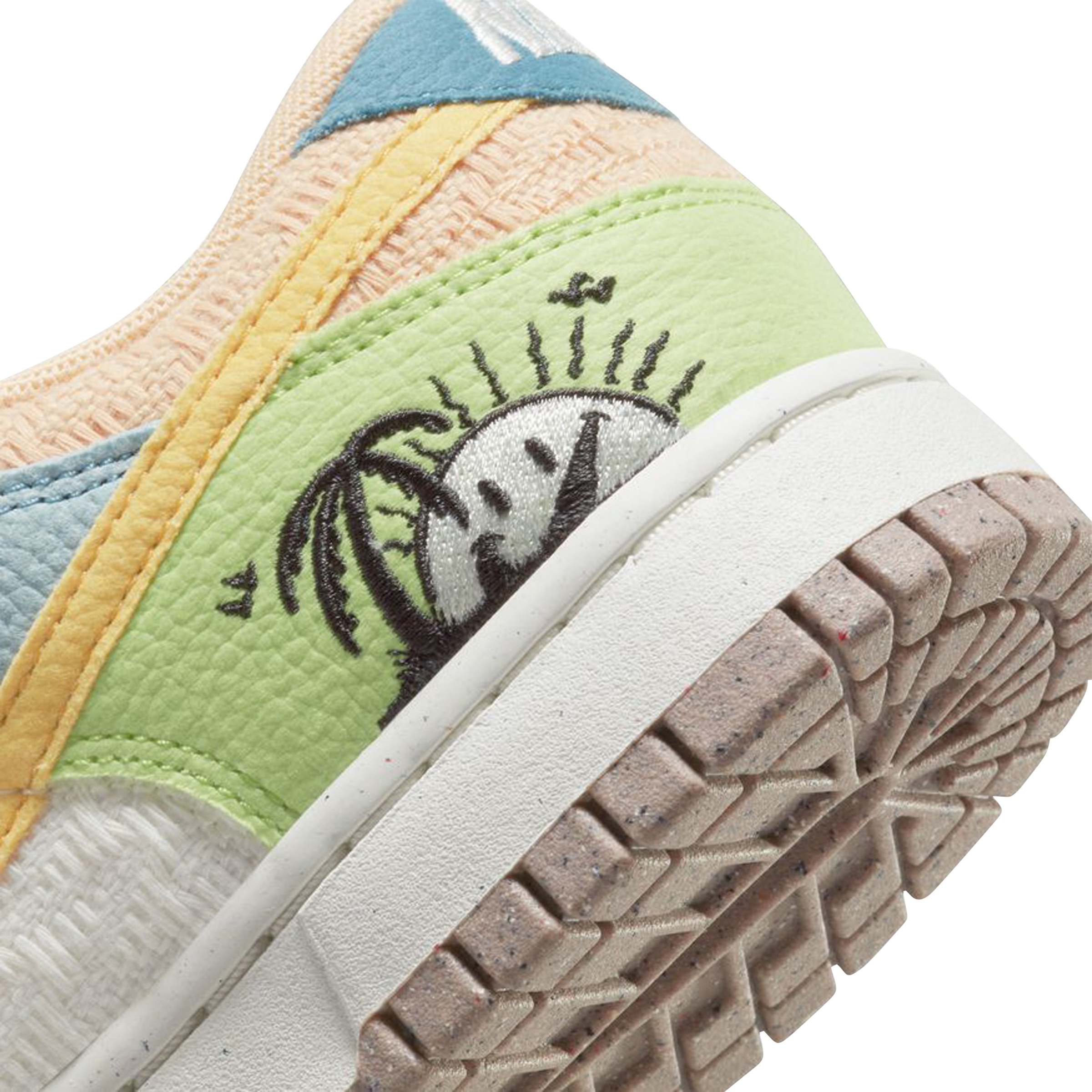 nike dunk low se sanded gold