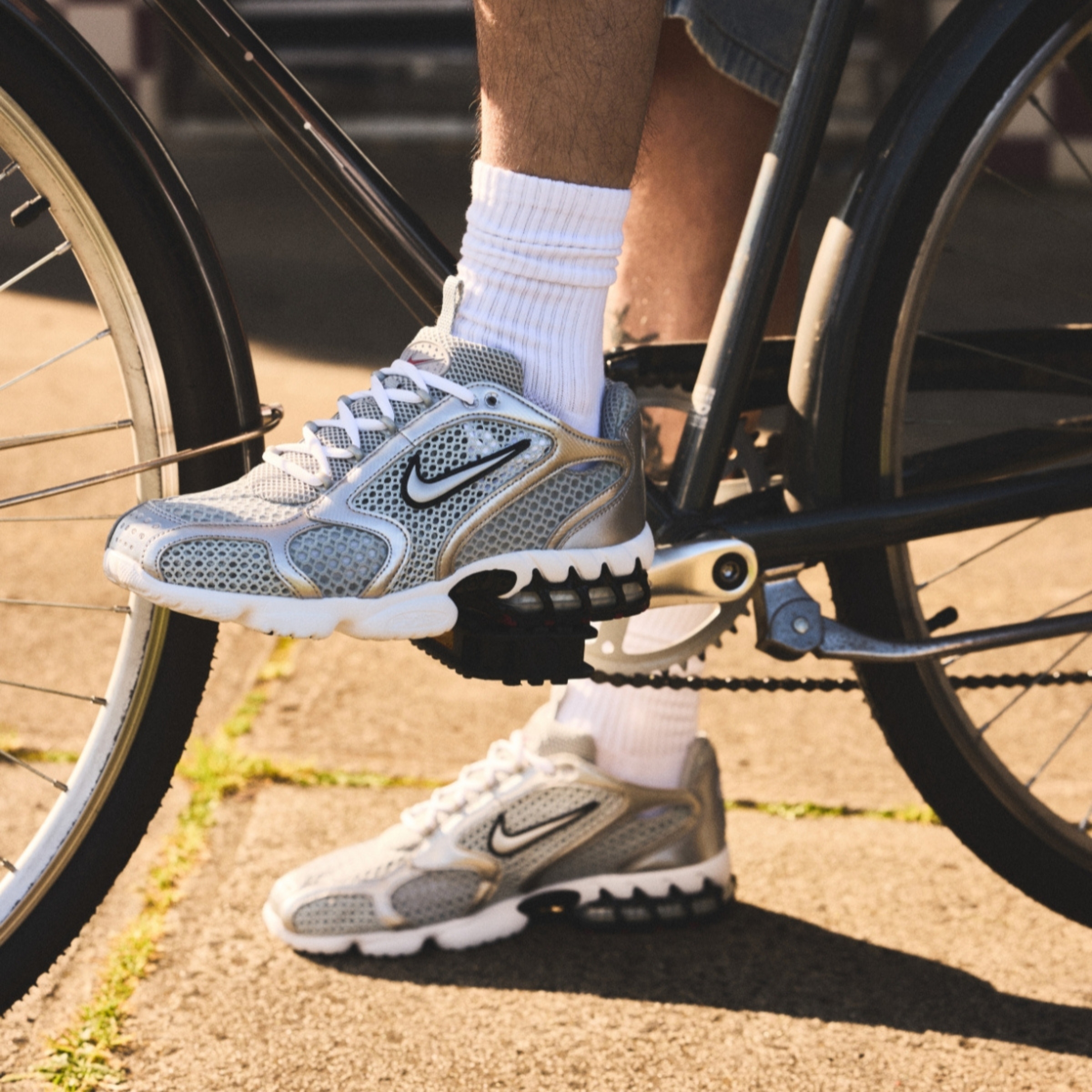 nike spiridon cage silver